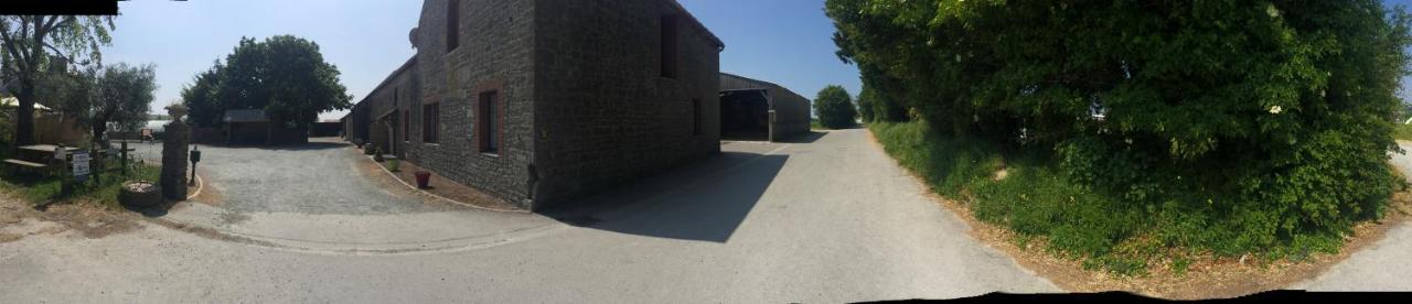 Le Loup Dans La Bergerie Montmartin-sur-Mer Exterior foto